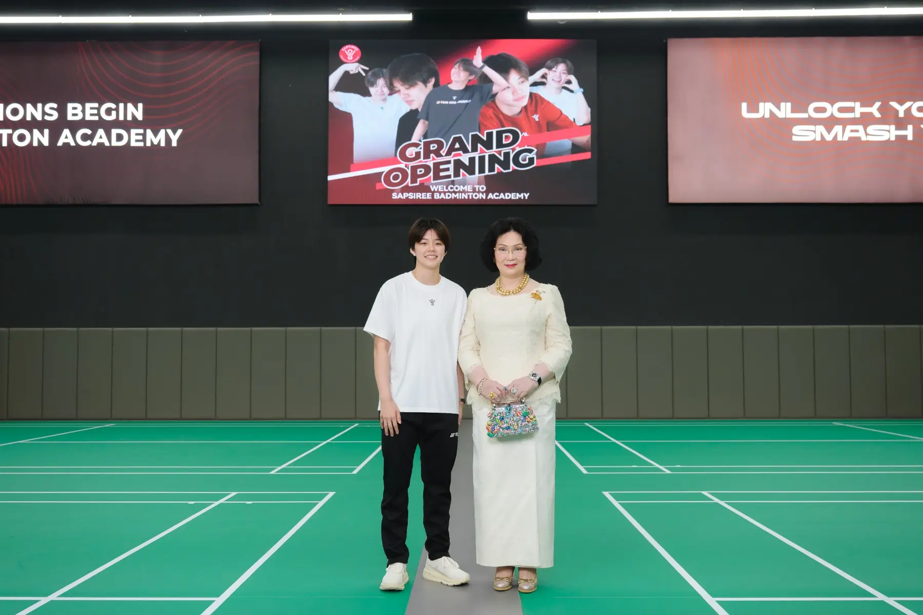 World champion and academy founder Sapsiree Taerattanachai welcoming a distinguished guest at the academy grand opening
